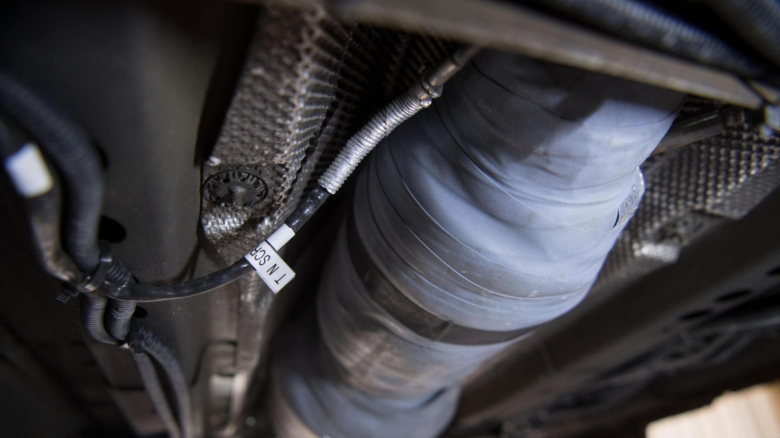 U-Haft-Polizei-Wolfsburg-stellt-Dieb-von-Katalysatoren-auf-frischer-Tat