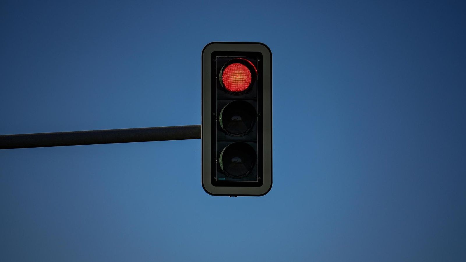 Dauer-Rot-f-r-Autofahrer-an-der-Kreuzung-der-B480-zur-K15-Richtung-Bigge