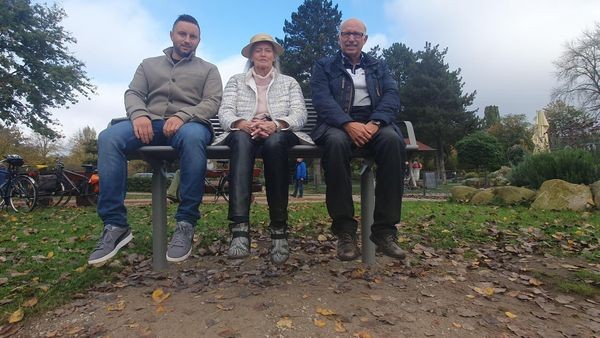 Beim Blick auf die Elbe die Beine baumeln lassen – hier geht‘s