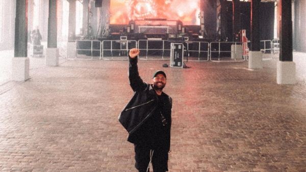 Auftritt in Fischauktionshalle: DJ gibt Gästen ein Versprechen