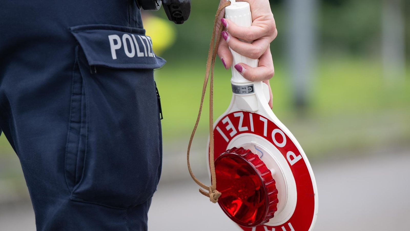 Polizei-rettet-verwirrten-Mann-von-A4