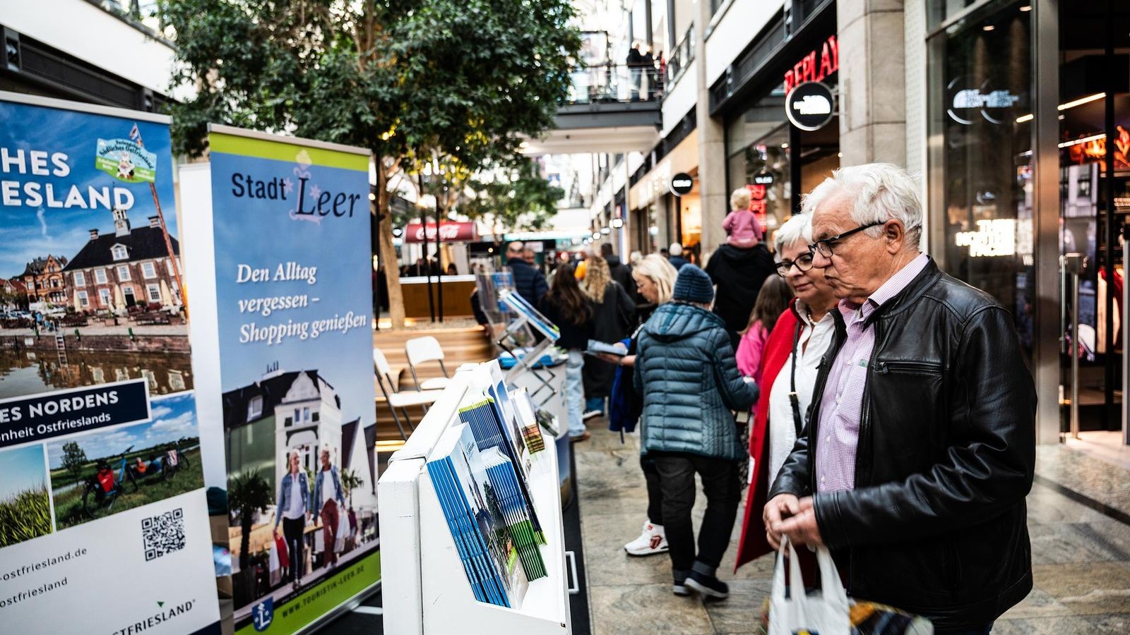 Centro-Offener-Sonntag-und-Reisemesse-als-Publikumsmagnet