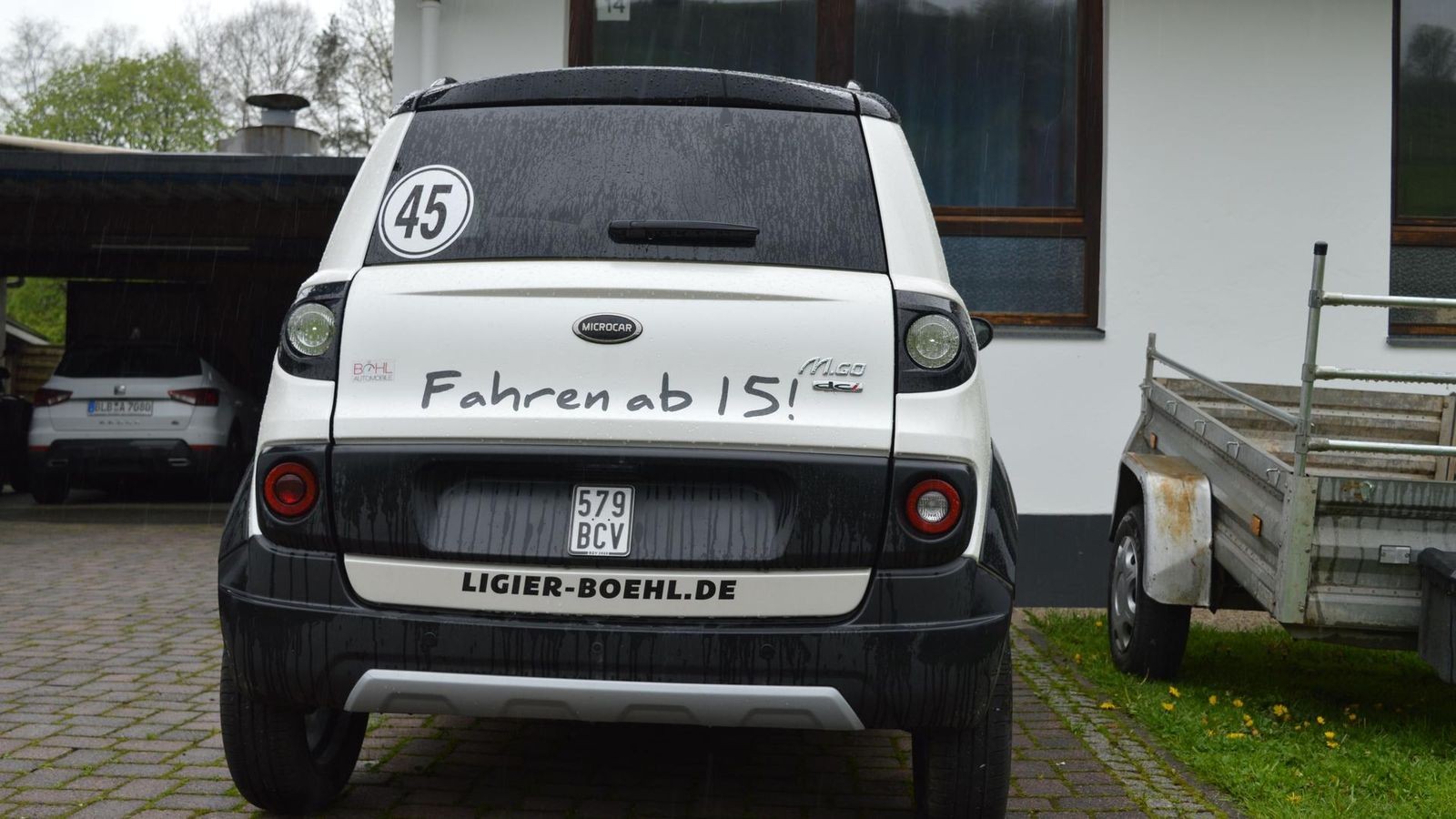 Mopedauto-gerammt-und-abgehauen-Unfallflucht-in-Ennepetal