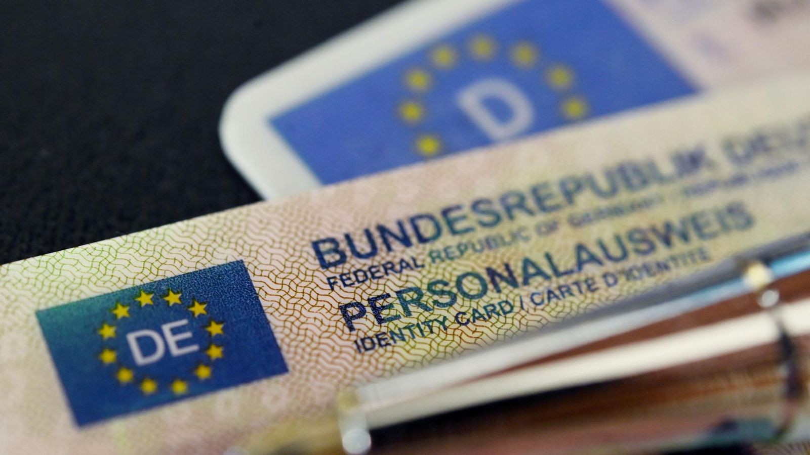 Ab-in-die-Sonne-Sich-gerade-jetzt-um-Reisepapiere-k-mmern