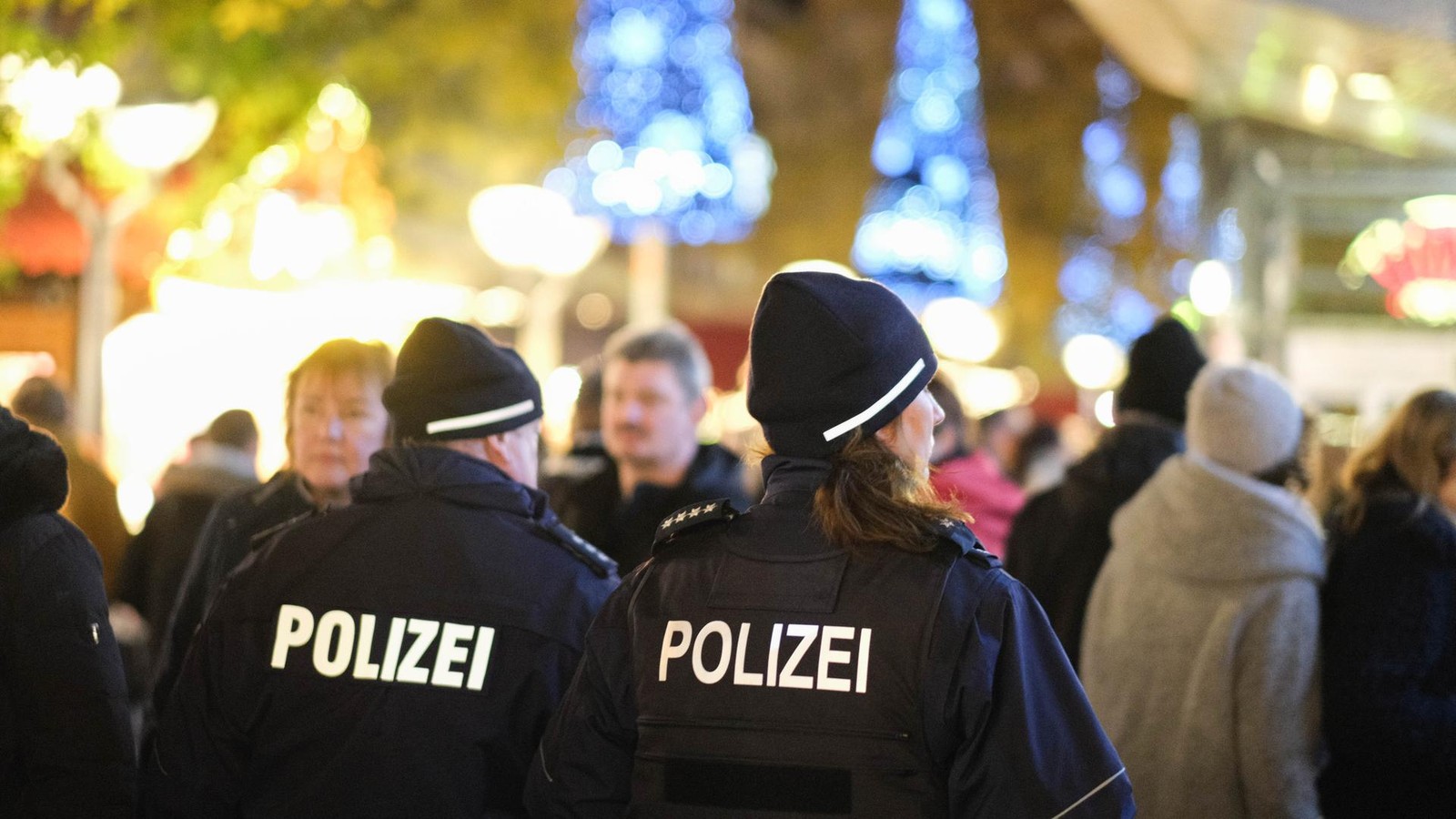 Weihnachtsmarkt-in-Duisburg-Polizei-entdeckt-Messer-bei-Besuchern