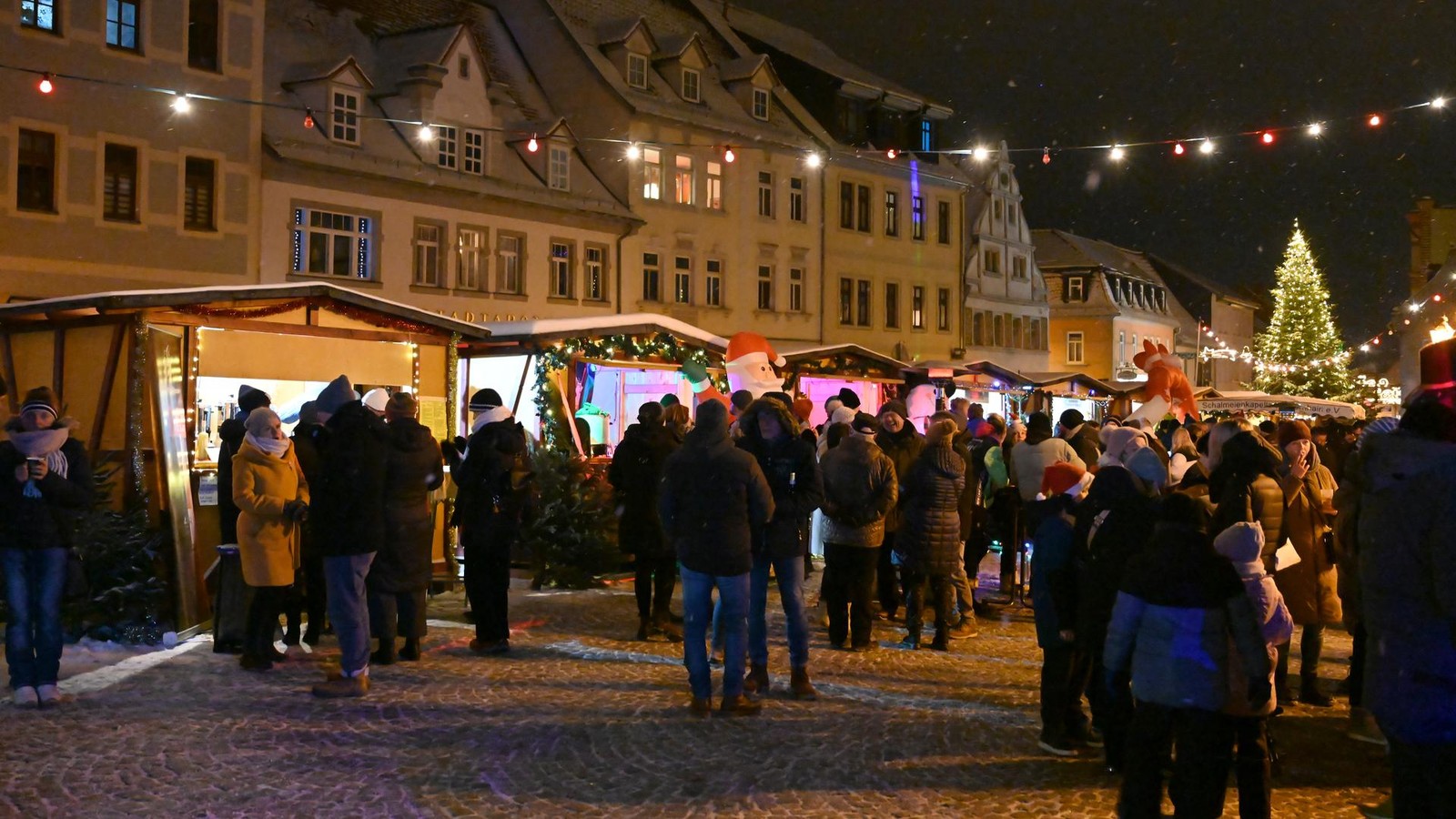 Eisenberg-feiert-durch-Drei-tolle-Tage-von-Nachtmarkt-bis-Eis-Weihnacht