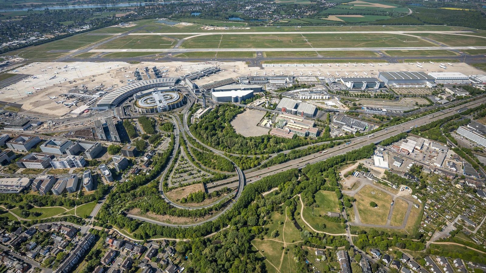 Düsseldorf A44 Flughafen Lichtenbroich Parking www.waz.de
