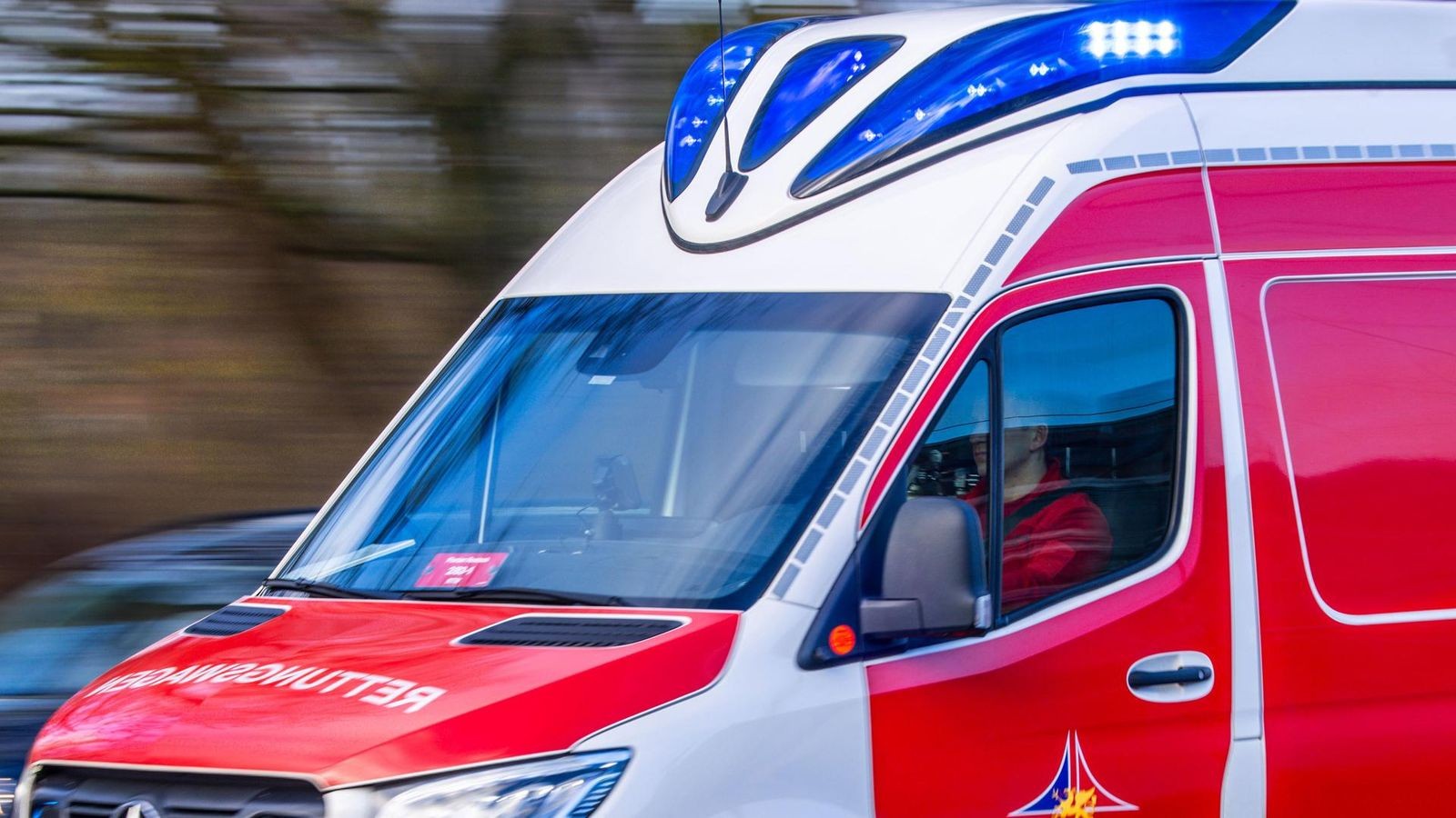 Schwerer-Arbeitsunfall-in-Nordth-ringer-Firma-30-J-hriger-ger-t-mit-Beinen-in-Maschine
