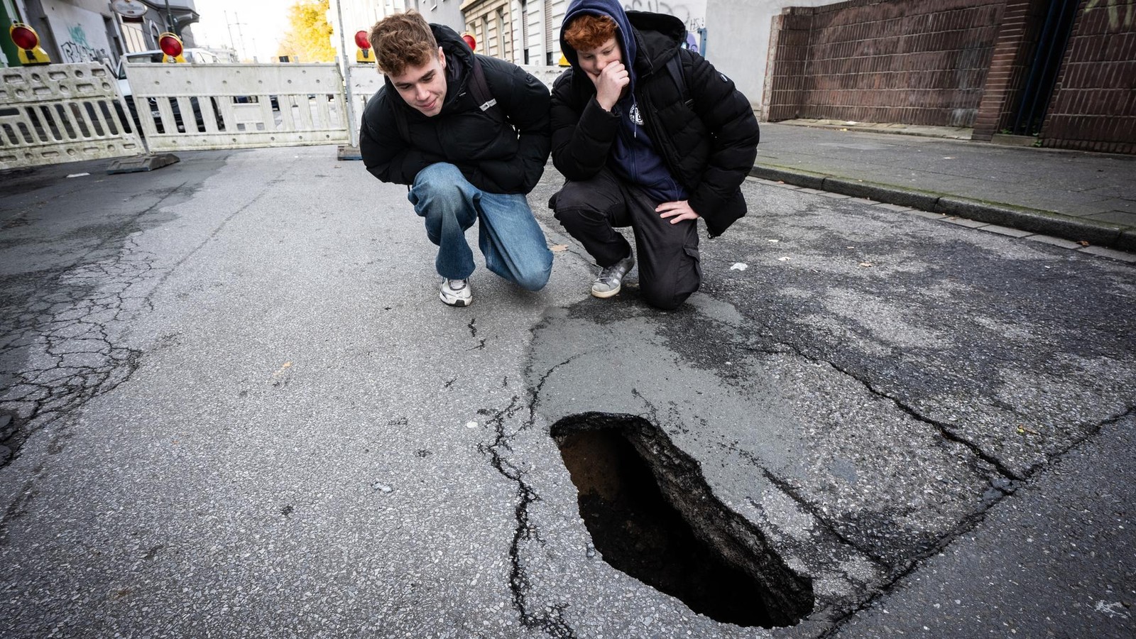 Krimi-mit-Bergschadens-Drama-Das-Totenhaus-von-Martin-Conrath