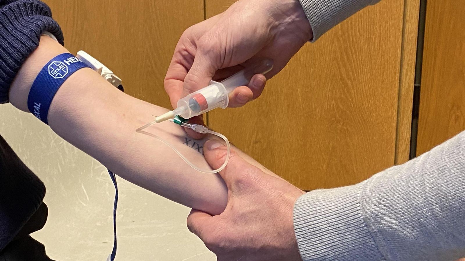 Autofahrer-ignoriert-Polizei-zweimal-zwei-Blutproben-an-einem-Abend-n-tig