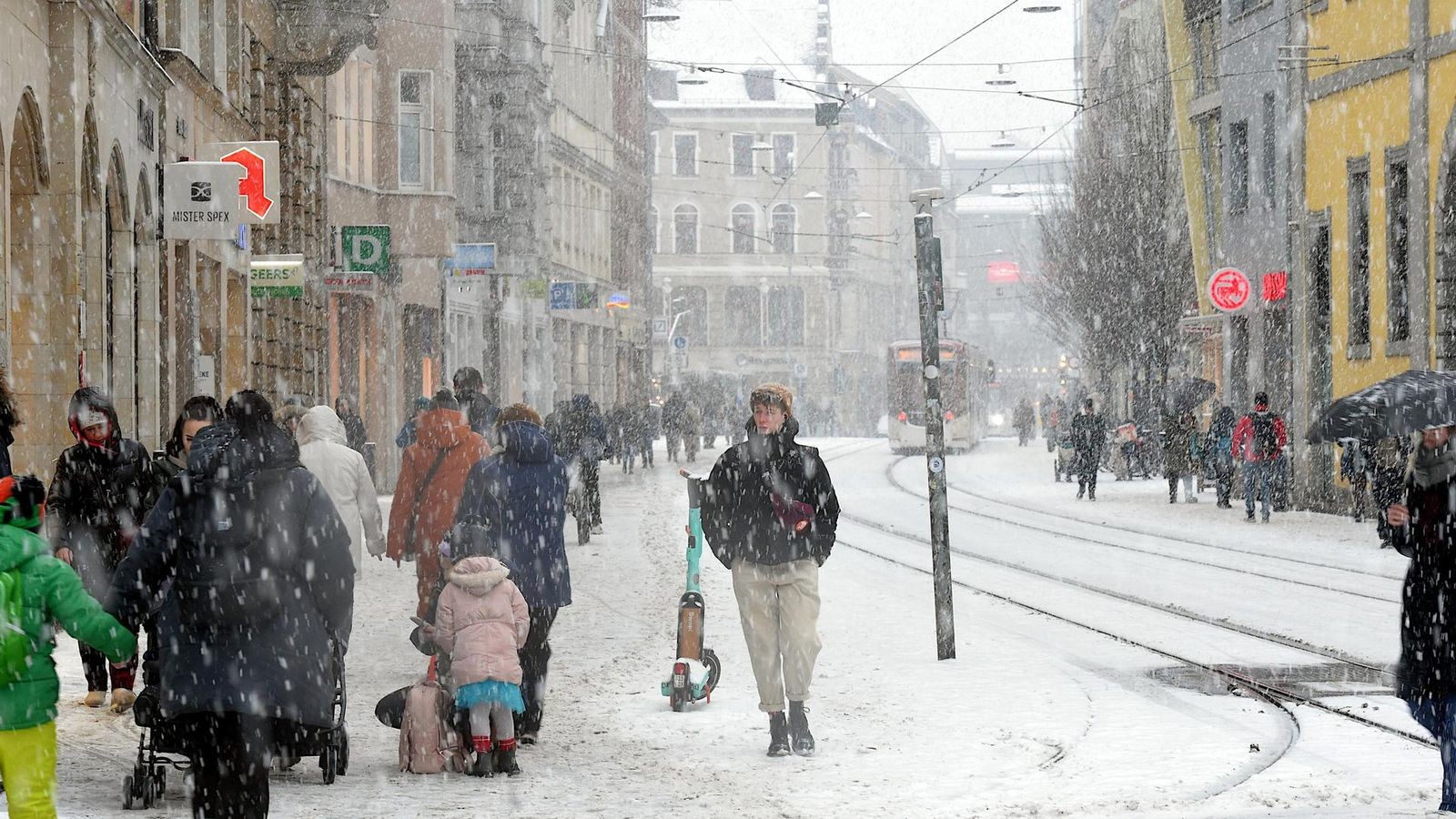 Glatteis-Wie-Sie-der-Pinguin-Gang-vor-Unf-llen-sch-tzen-kann