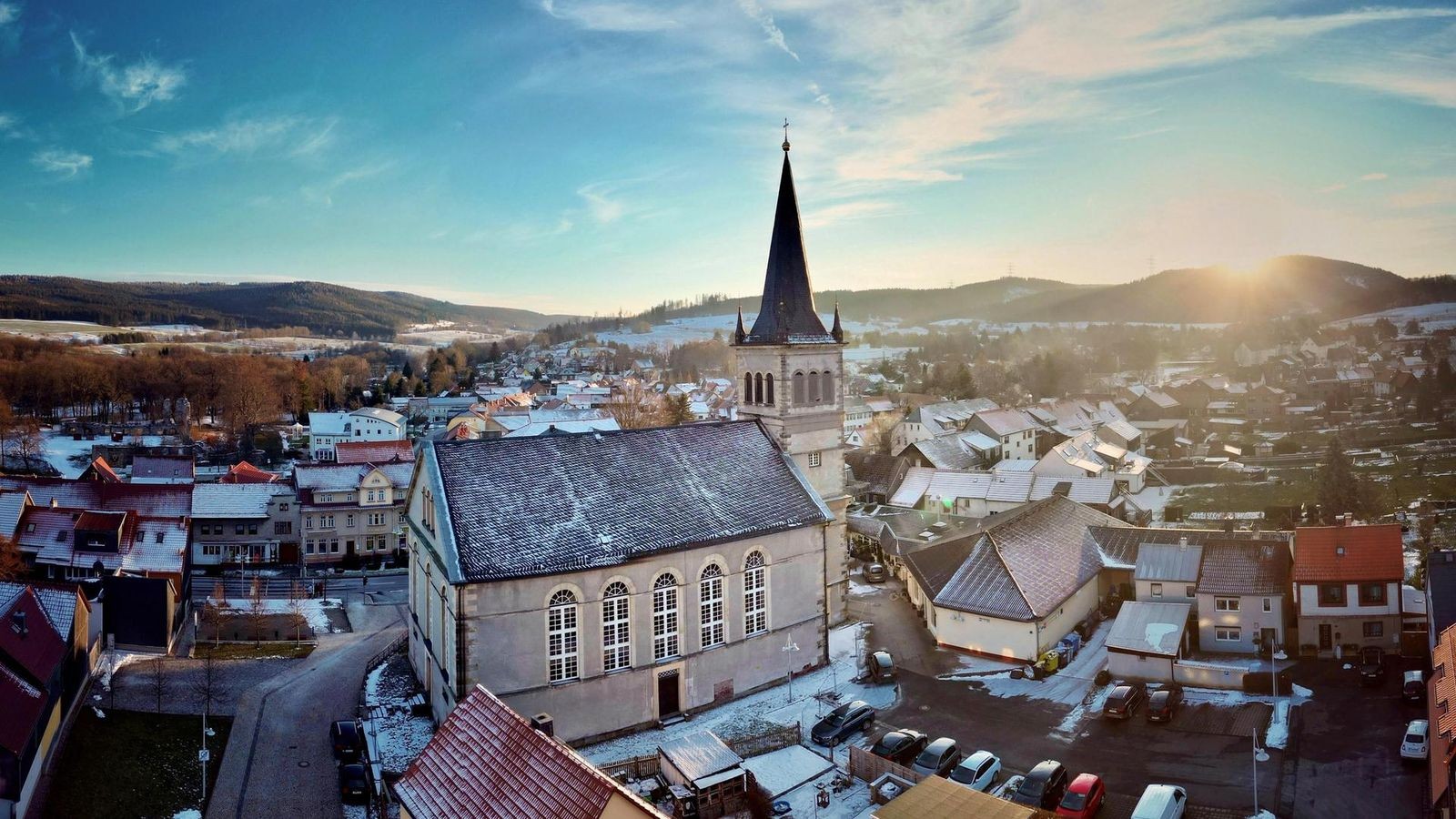 Ein-Hauch-von-Weihnacht-rund-um-die-Kirche-in-Gehren
