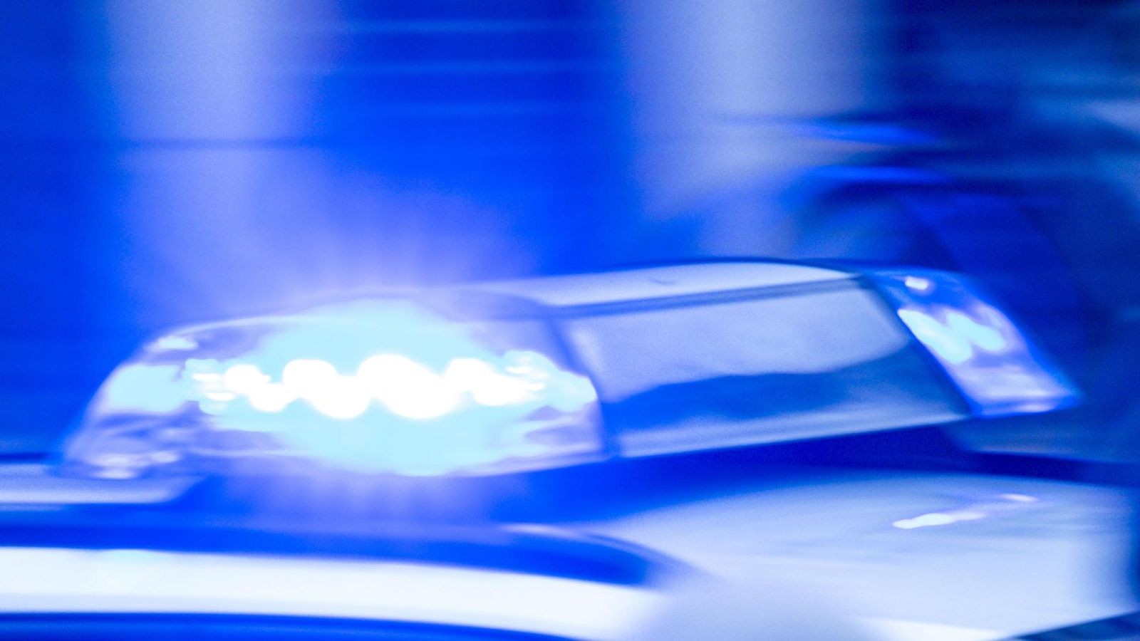 Iserlohn-Unbekannte-zerstechen-Reifen-eines-Autos