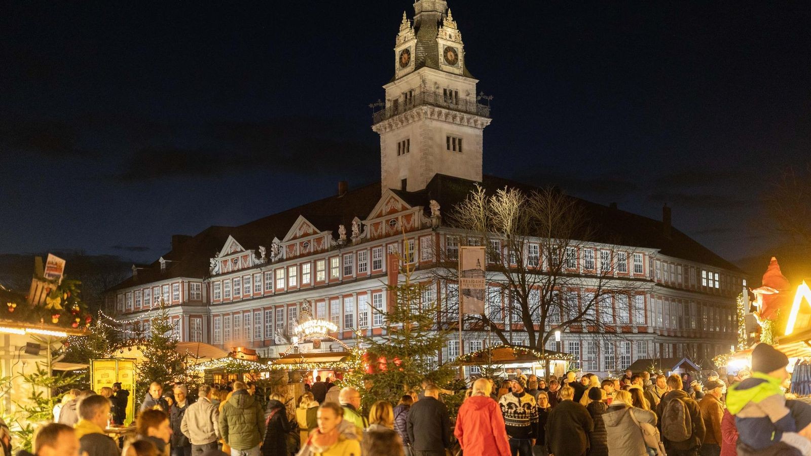 Aufbau-fast-beendet-Die-Highlights-des-Wolfenb-tteler-Weihnachtsmarktes