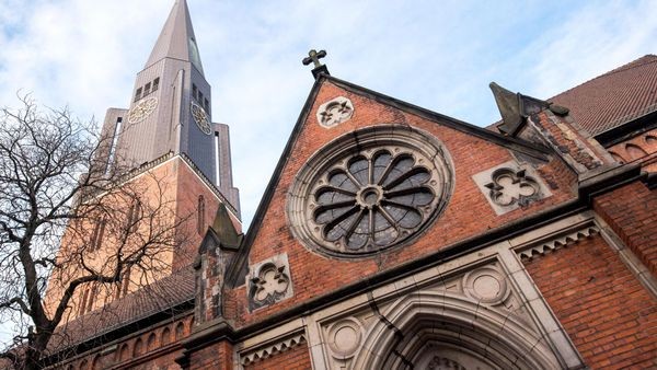 Bauwerk marode: Turm von Hauptkirche St. Jacobi verliert seinen Helm