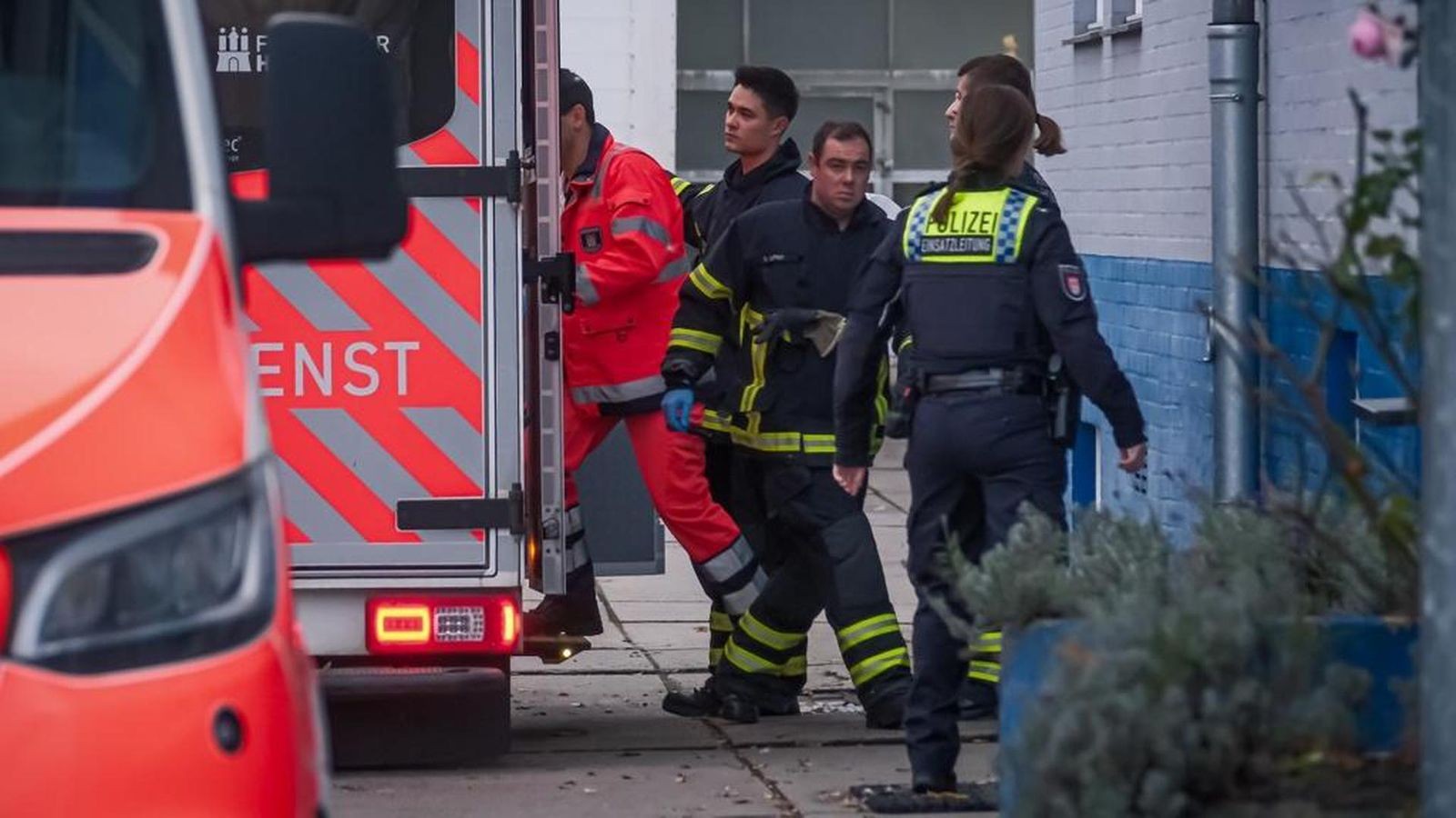 Feuerwehr Hamburg Herzstillstand bei der Arbeit Mann in Lebensgefahr