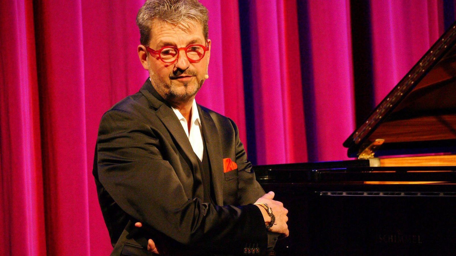 Zweite-Neujahrsgala-mit-Felix-Reuter-im-Kulturgut-Ulrichshalben