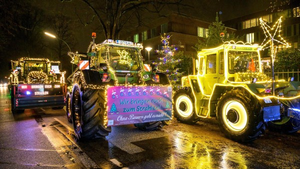 „Wir bringen euch zum Strahlen“: Zwei Treckerkonvois geplant
