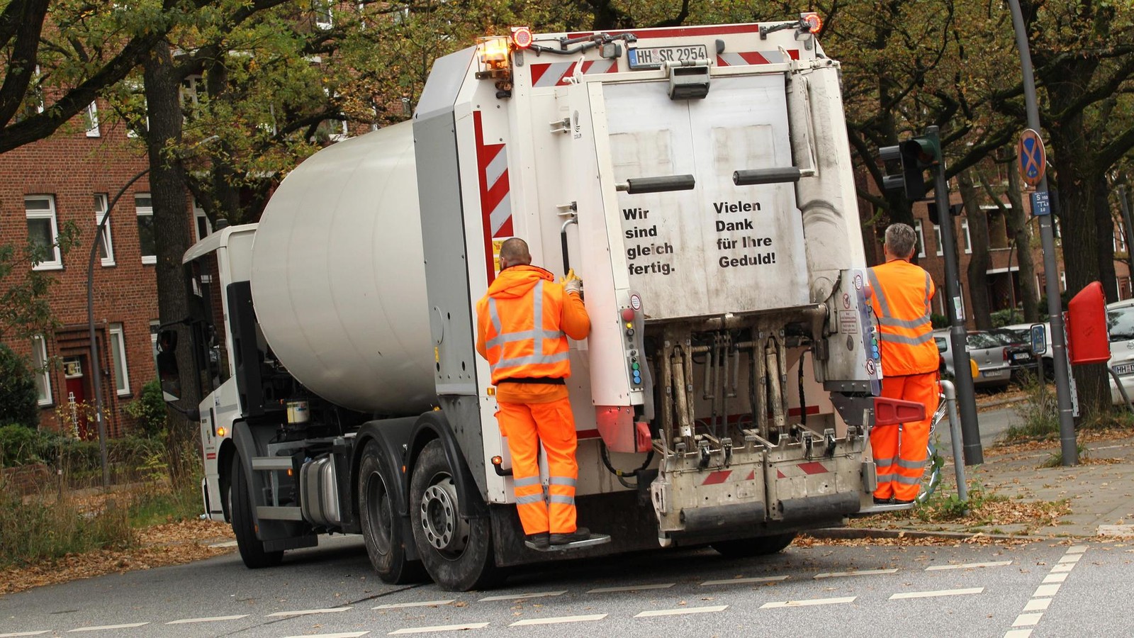 Hamburg-Das-ndert-sich-2026-f-r-Autofahrer-beim-Bauen-beim-M-ll