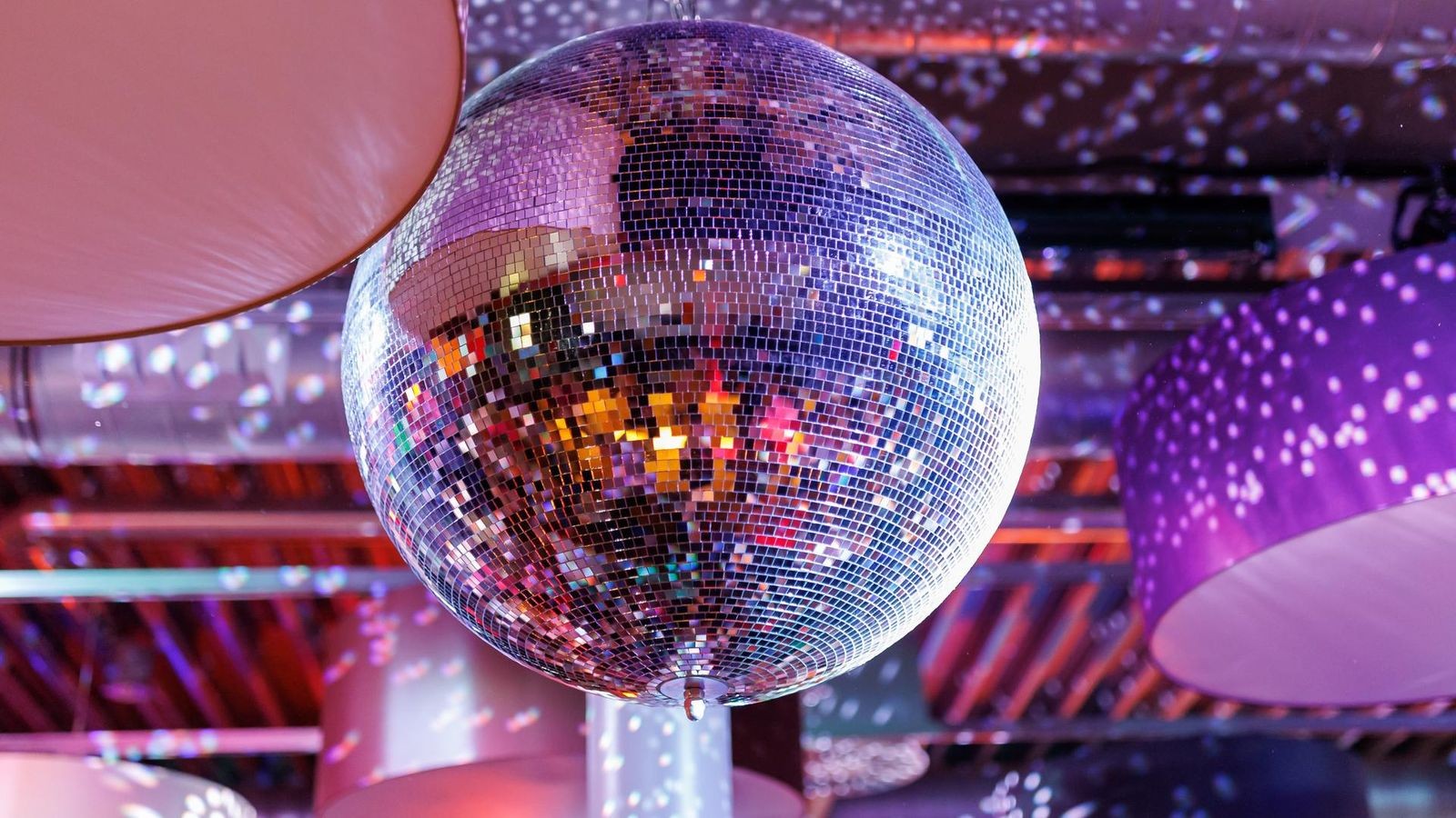 N-chster-Club-in-Berlin-bangt-um-Existenz-Stehen-am-u-ersten-Rand-