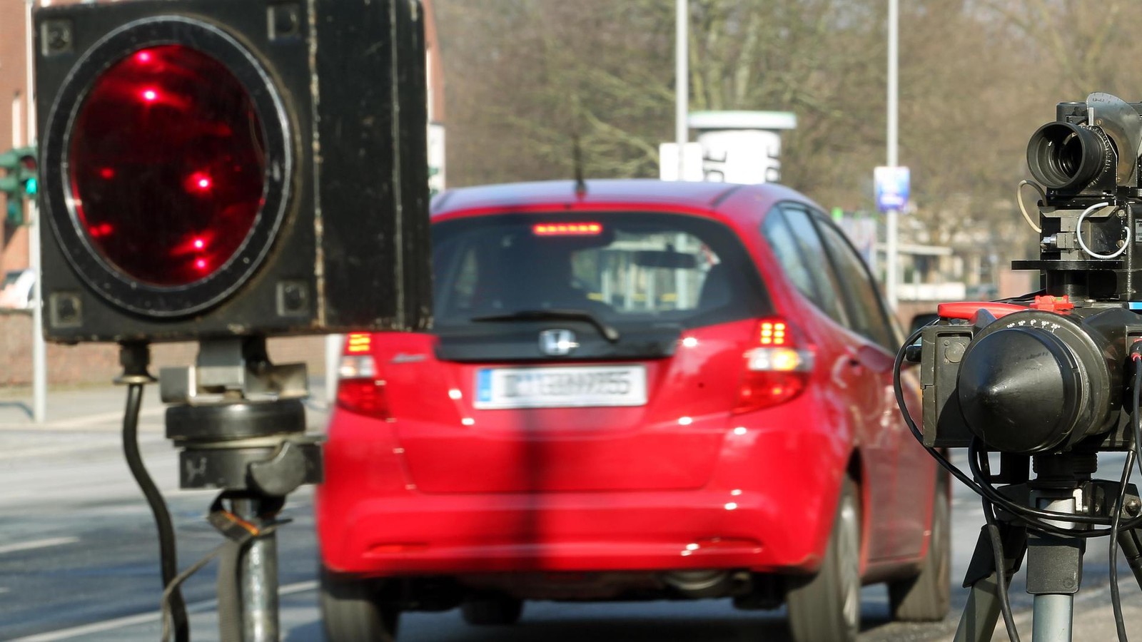Es-wird-wieder-geblitzt-Hier-m-ssen-Autofahrer-in-Velbert-mit-Kontrollen-rechnen