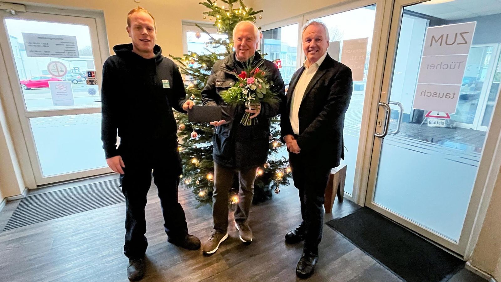 Iserlohn-Nikolaus-Gewinnspiel-beschert-Wellness-f-rs-Auto