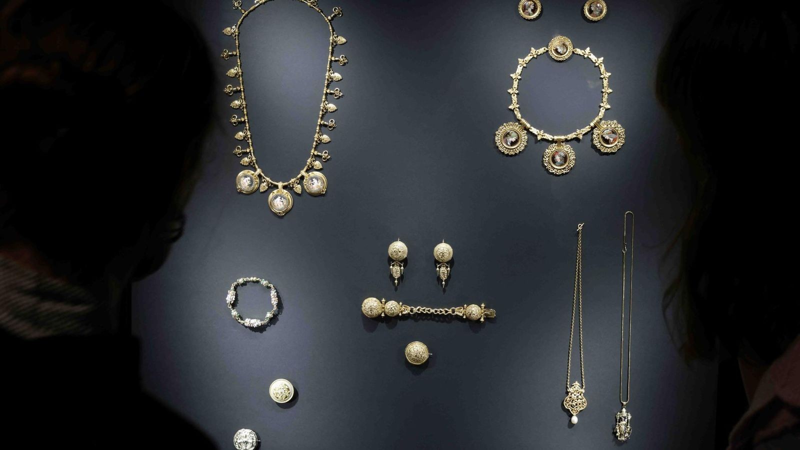 -Faszination-Schmuck-in-K-ln-Geschichten-vom-Gro-en-Auftritt-