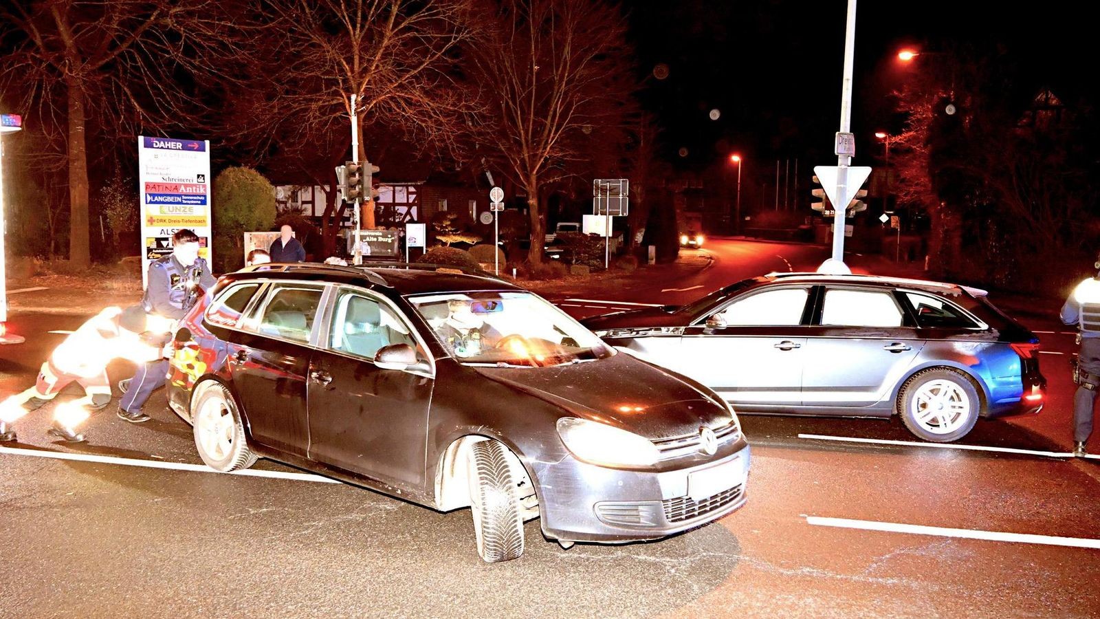 Bei-Siegen-14-J-hrige-muss-nach-Autounfall-ins-Krankenhaus