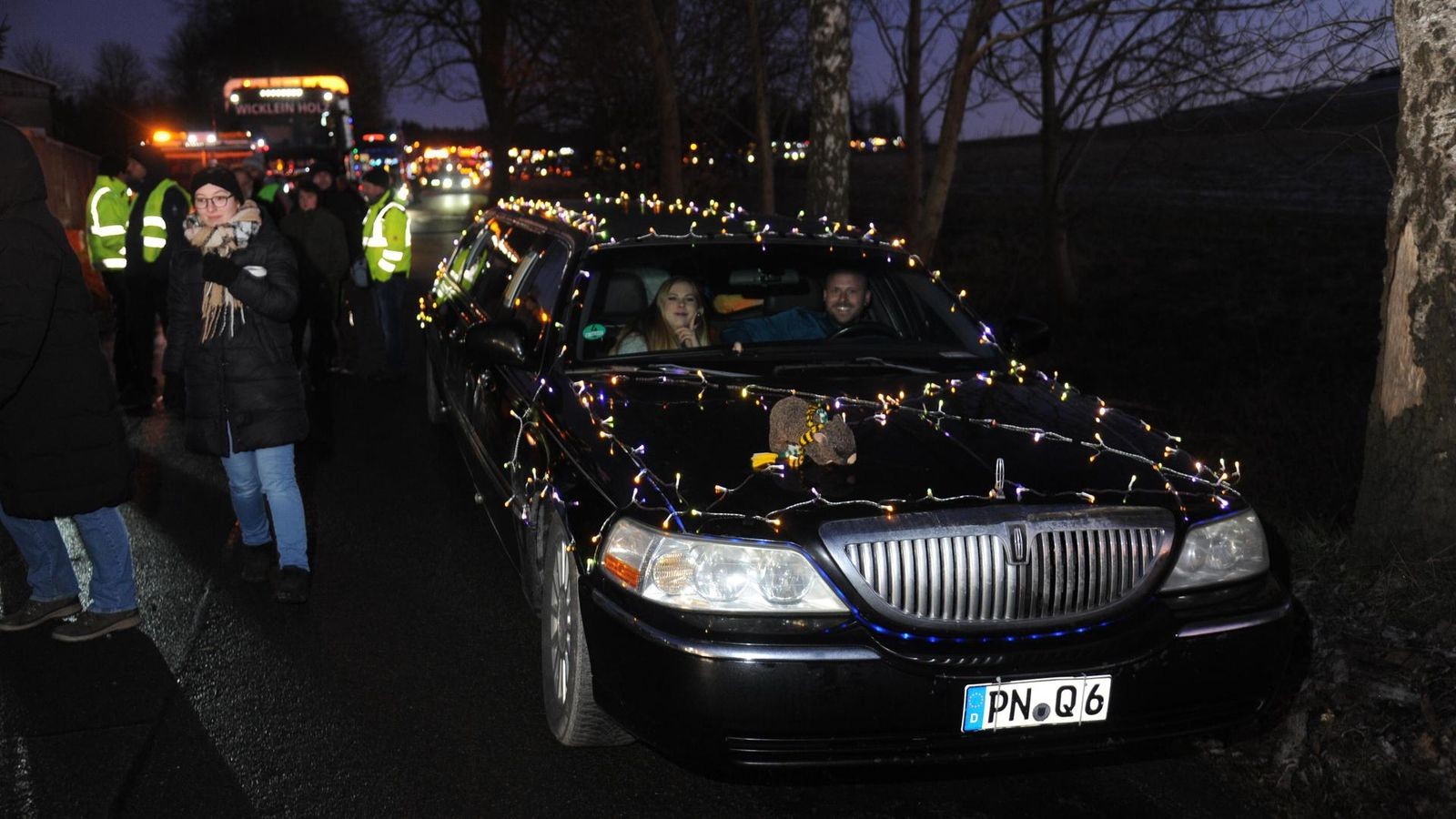 Altengesees-statt-Alpen-warum-eine-vierst-ndige-Lichterfahrt-zu-Silvester-auch-Ausw-rtige-in-den-Saale-Orla-Kreis-lockt