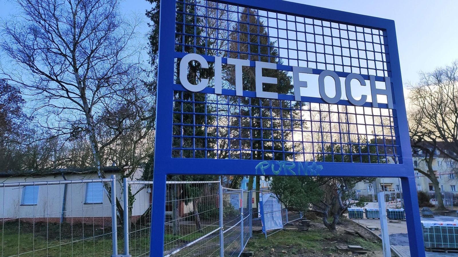 Cit-Foch-Die-Wasserbetriebe-r-umen-das-Chaos-der-Franzosen-auf