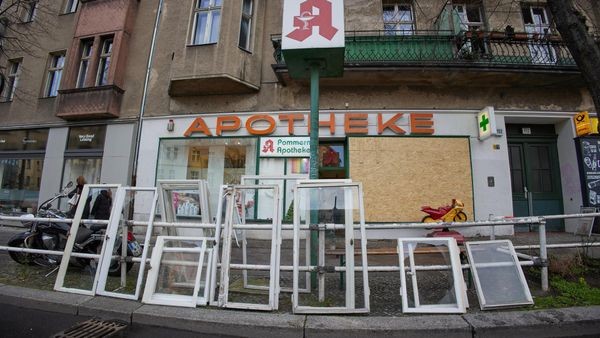 Policija v Berlinu preiskovala zaradi silvestrskih incidentov s krogelnimi bombami