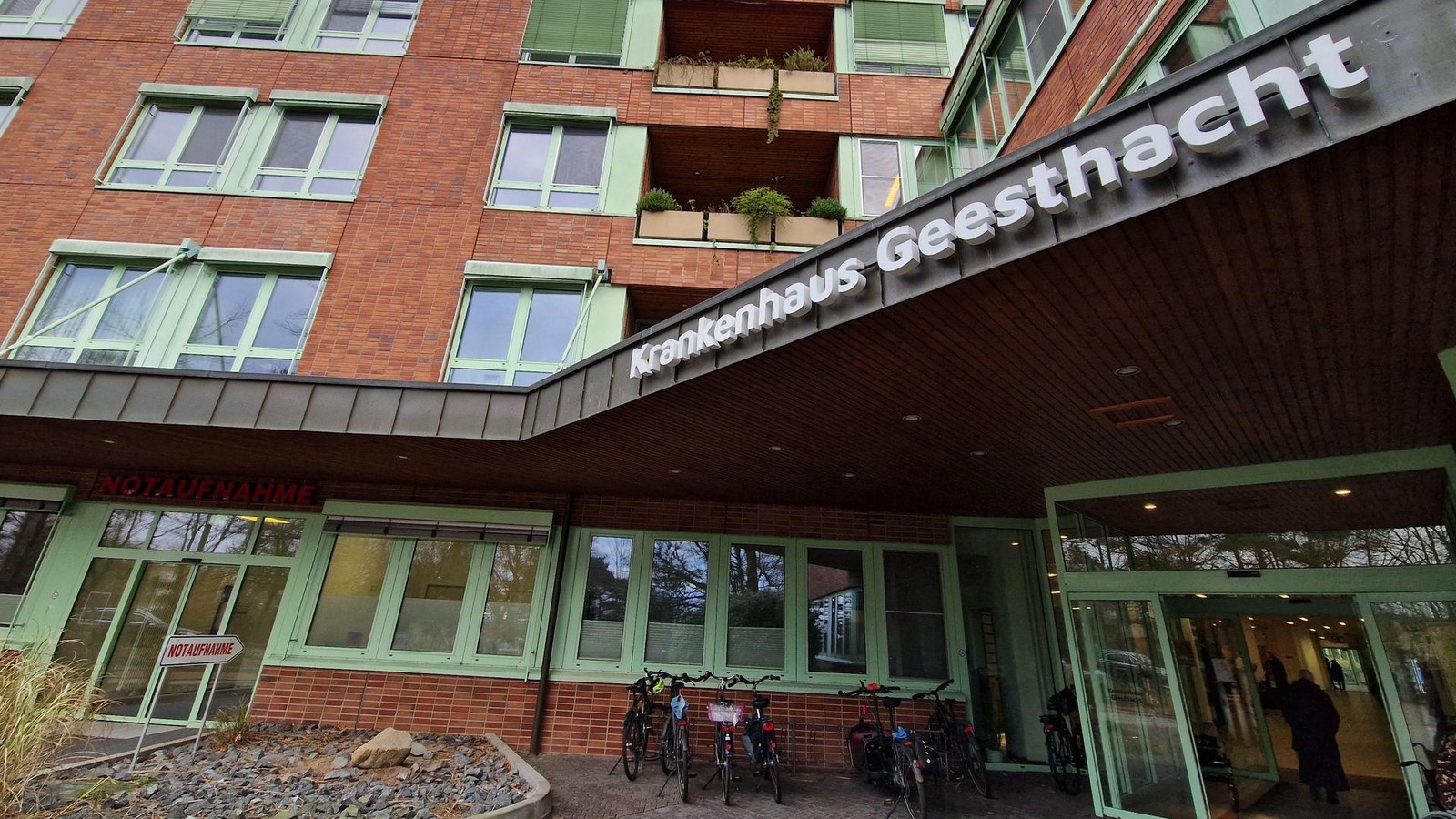 Job-Hammer-Im-Krankenhaus-Geesthacht-f-llt-jeder-zweite-Arbeitsplatz-weg