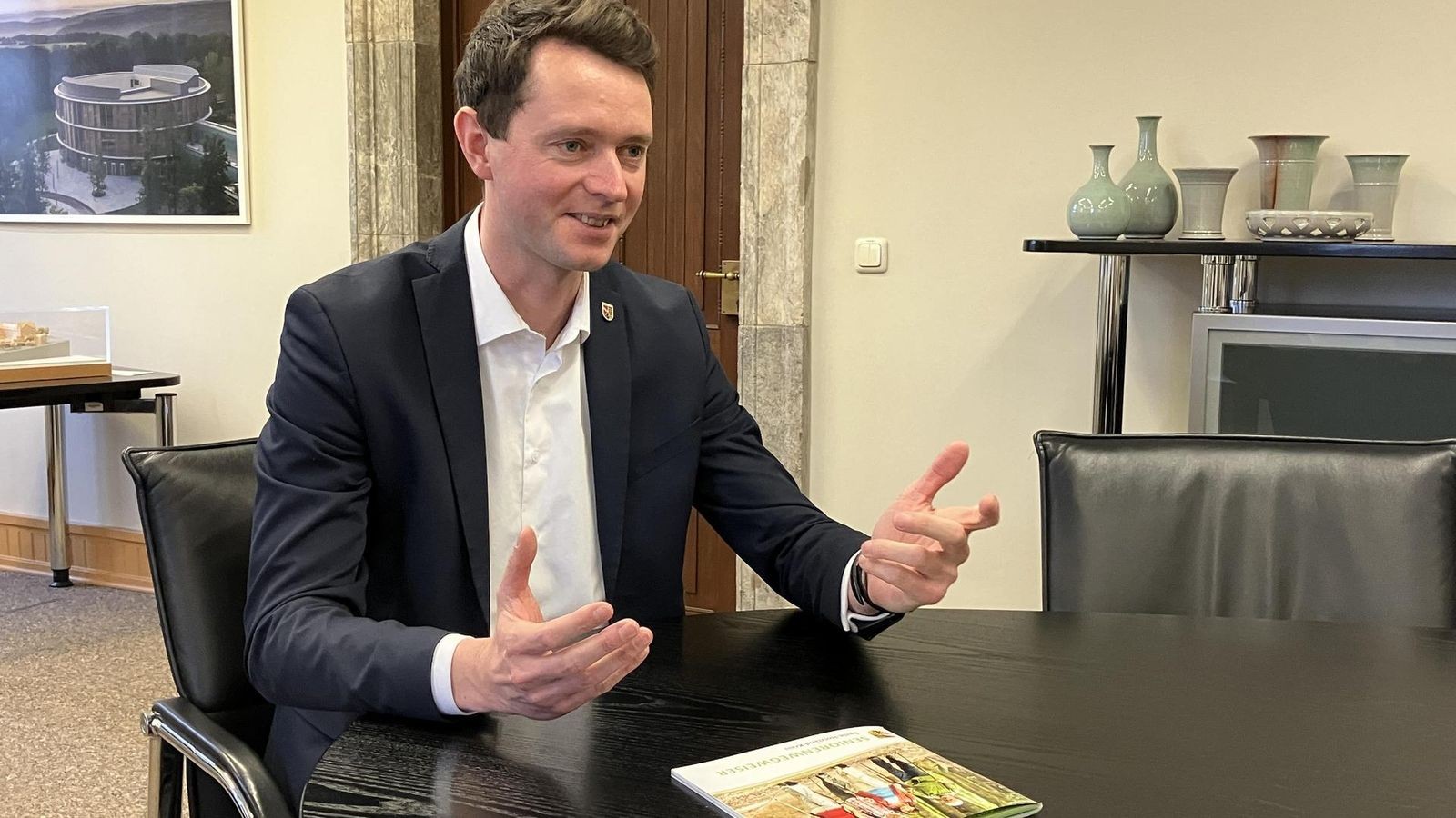 Was-man-den-Landrat-des-Saale-Holzland-Kreises-sonst-nicht-fragt