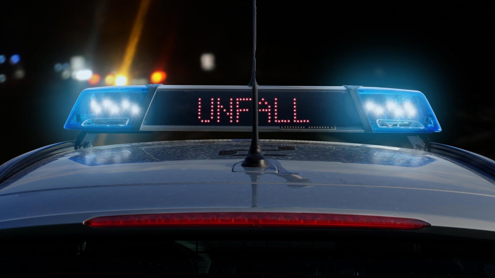 N-chtlicher-Unfall-auf-A40-in-M-lheim-Lastwagen-und-Pkw-in-Kollision-verwickelt