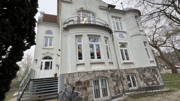 Harter Sparkurs: „Villa“-Verkauf vom Tisch, aber Beratung wird gestrichen