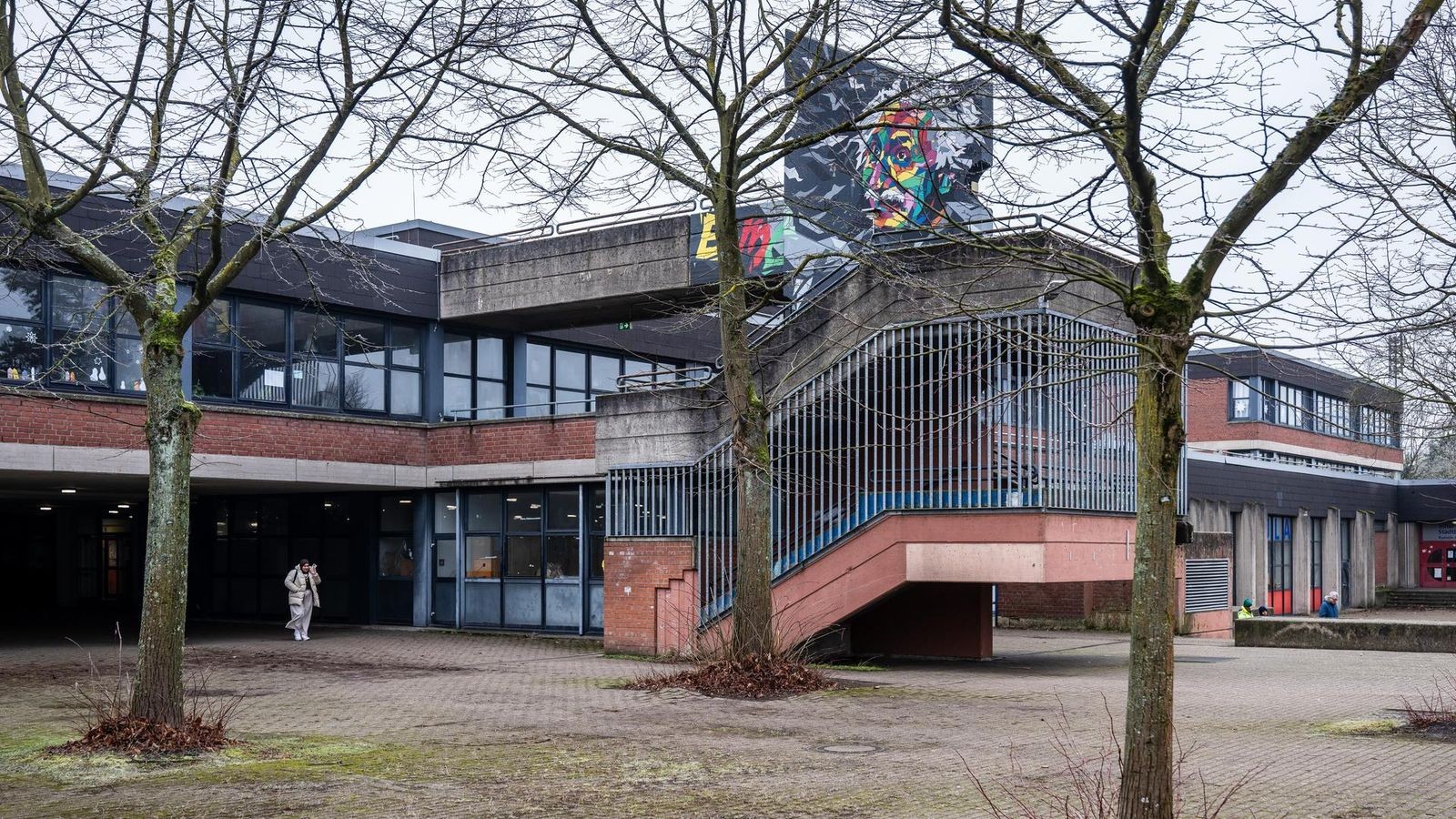 Fremder-spricht-M-dchen-auf-Schulweg-an-so-reagieren-Schule-und-Kripo