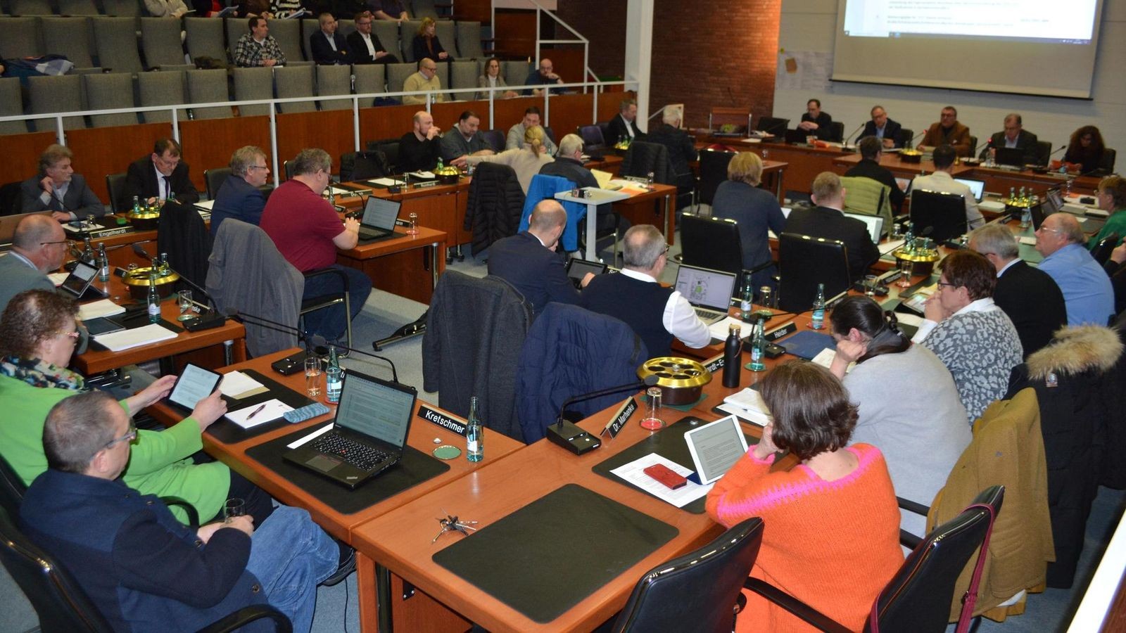 Kommunalwahl-deshalb-wirft-ein-Politiker-den-gro-en-Partei-taktisches-Kalk-l-vor