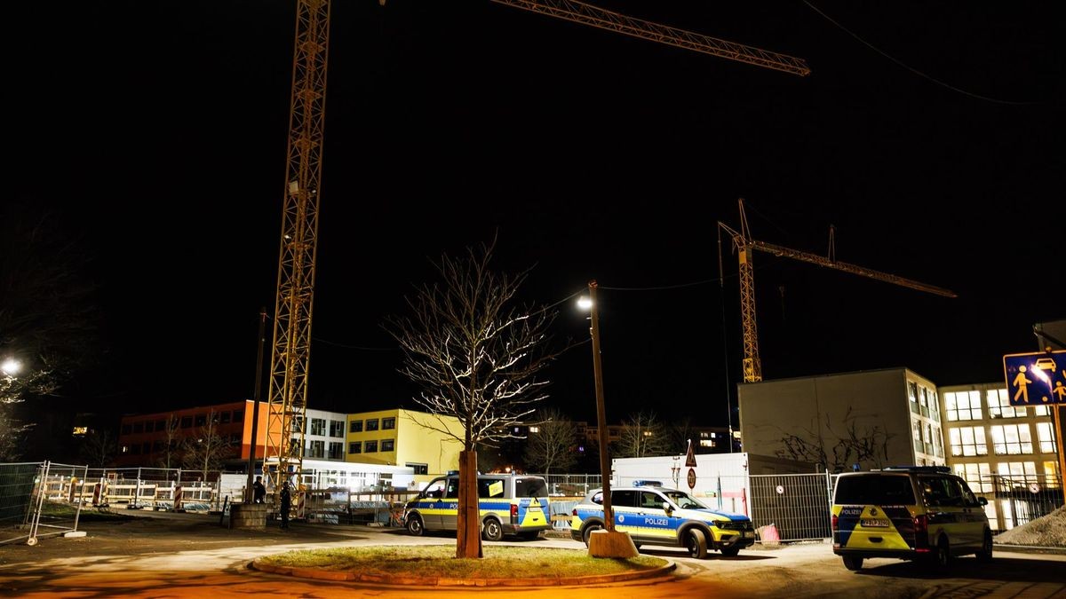 Zeuge meldet Person auf Kran Polizeieinsatz in Gera