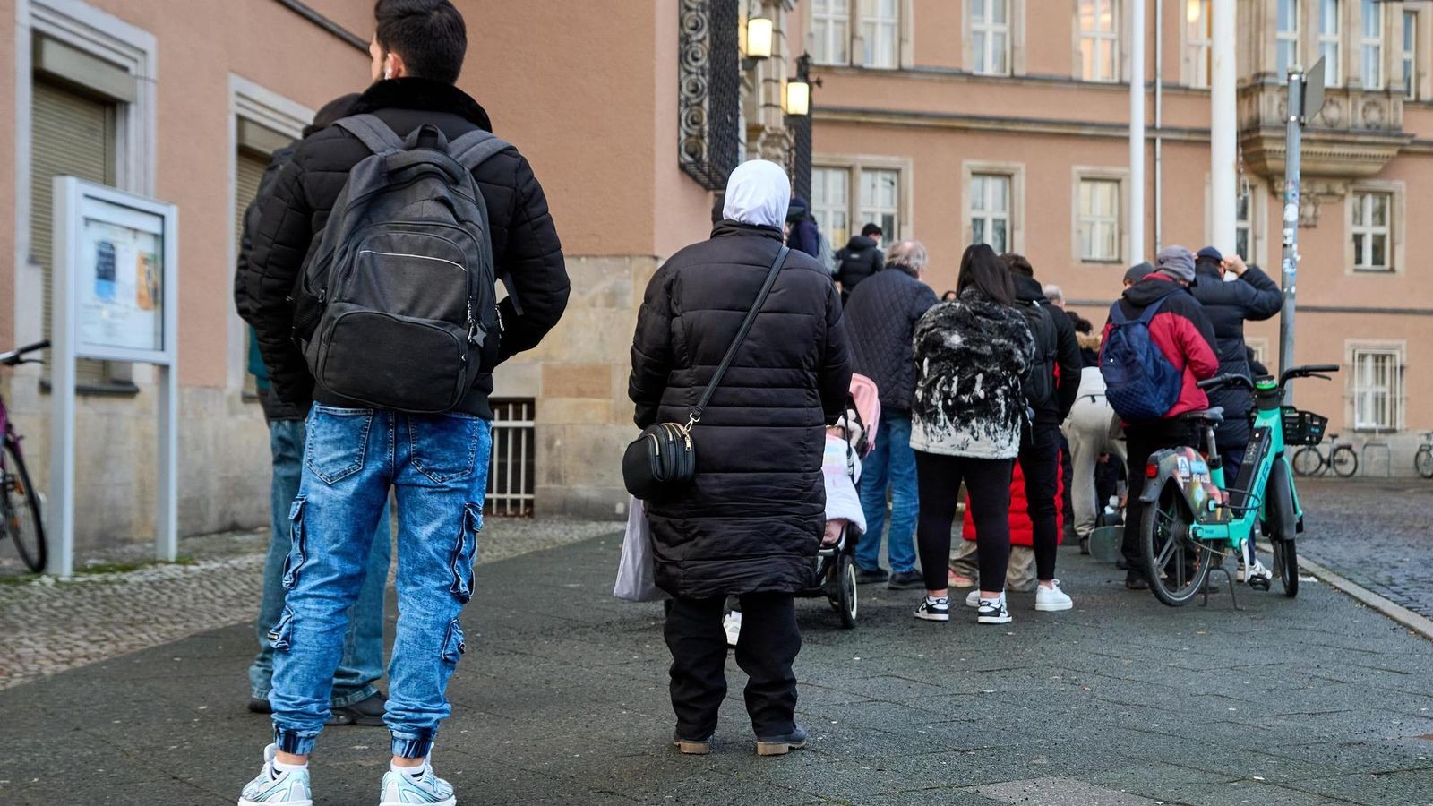 Sozialämter in Berlin – „Die Arbeit hier ist nicht besonders beliebt“