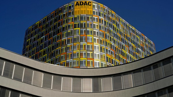 ADAC fordert höhere Spritpreise? Was der Club selbst dazu sagt