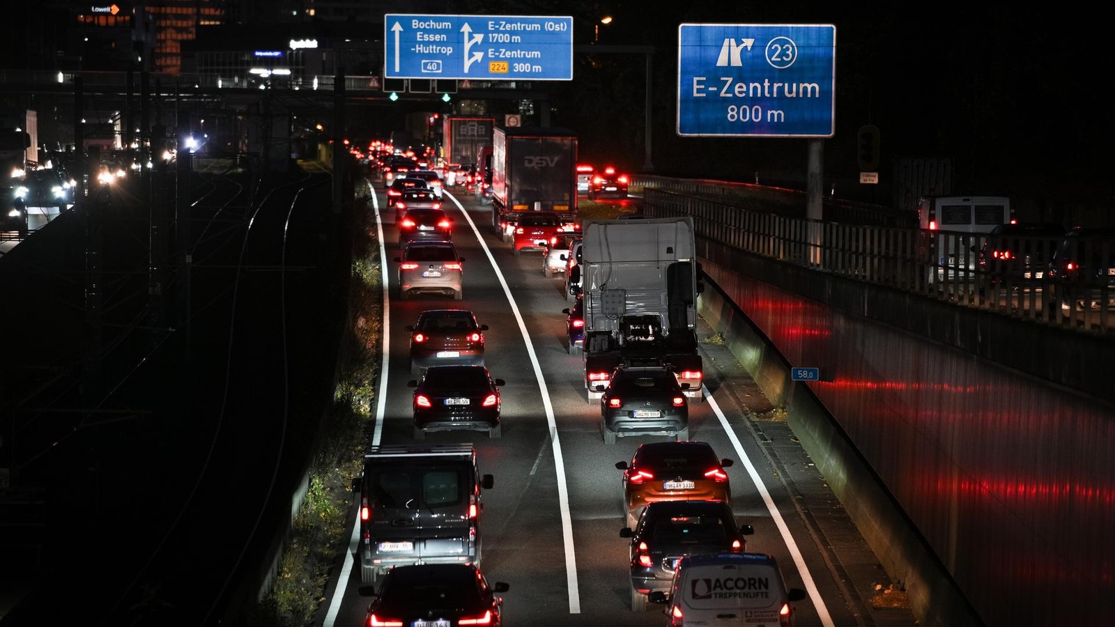 Lachgas-am-Steuer-Unfall-Verfolgungsjagd-Fahrer-30-nach-Chaos-Tour-gestoppt