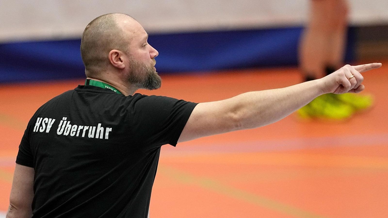 zwei-kreuzbandrisse-gebrochene-hand-faserriss-essener-handballer-in-not