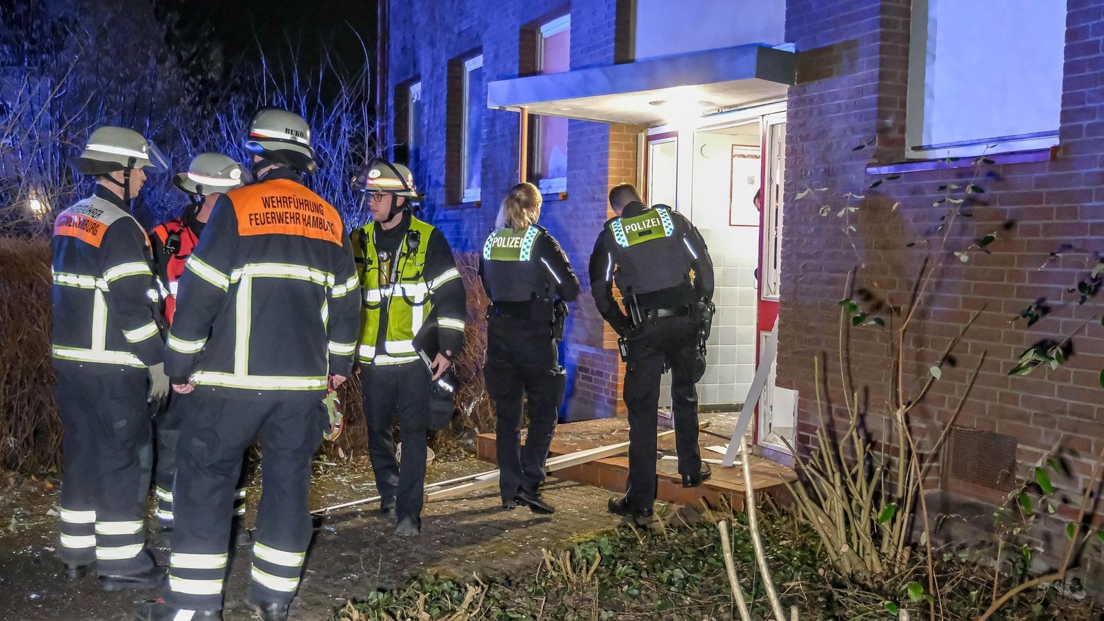Explosion in Hamburg Lauter Knall in Mehrfamilienhaus Türen herausgerissen