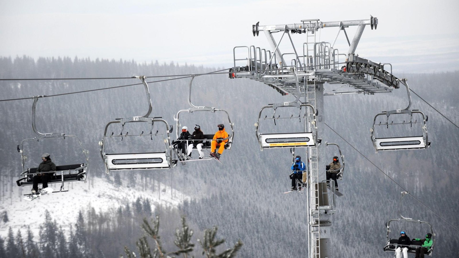 Warten-auf-Gr-nes-Licht-f-r-Skywalk-in-Th-ringen
