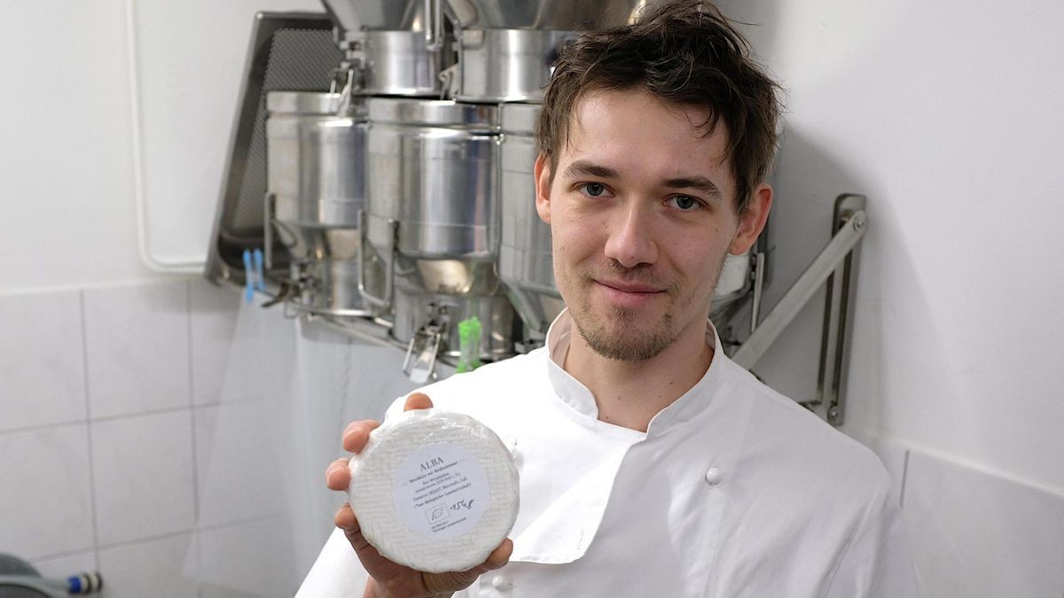 Weimarer Spezialität: Ture Knoblauch von der Brotklappe ist der Mann ...
