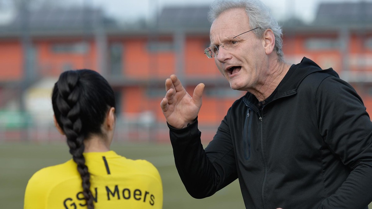 Setzt sich seit vielen Jahren für den Frauenfußball beim GSV Moers engagiert ein: Cheftrainer Eckart Schuster.
