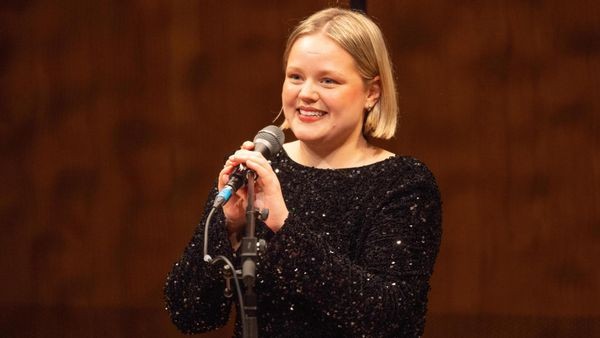Lina Maly in der Elbphilharmonie: zum ersten Mal richtig verliebt