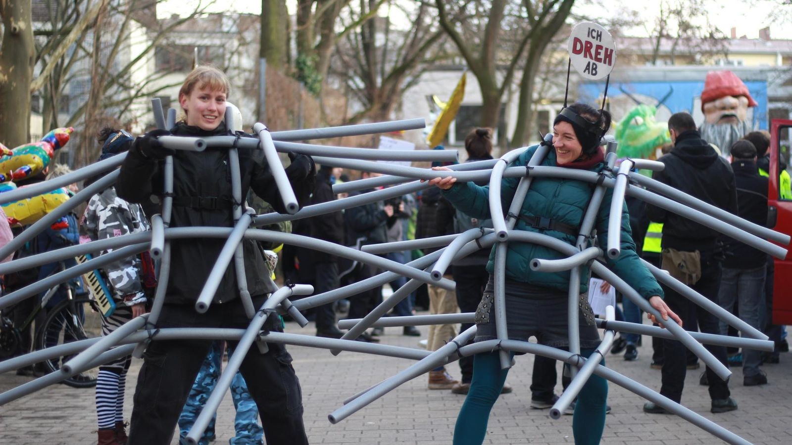 -Stell-Dir-vor-es-ist-Zaun-und-keiner-macht-ihn-zu-