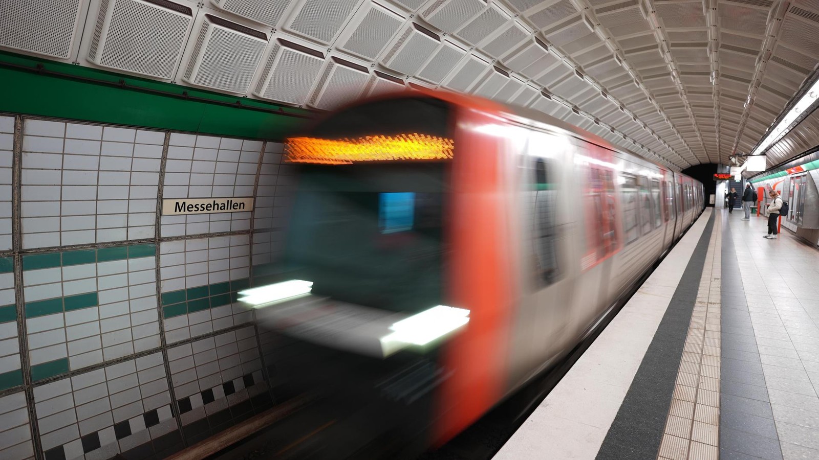 U-Bahn-im-Bahnhof-Billstedt-entgleist-Fahrer-mit-Schock-im-Krankenhaus