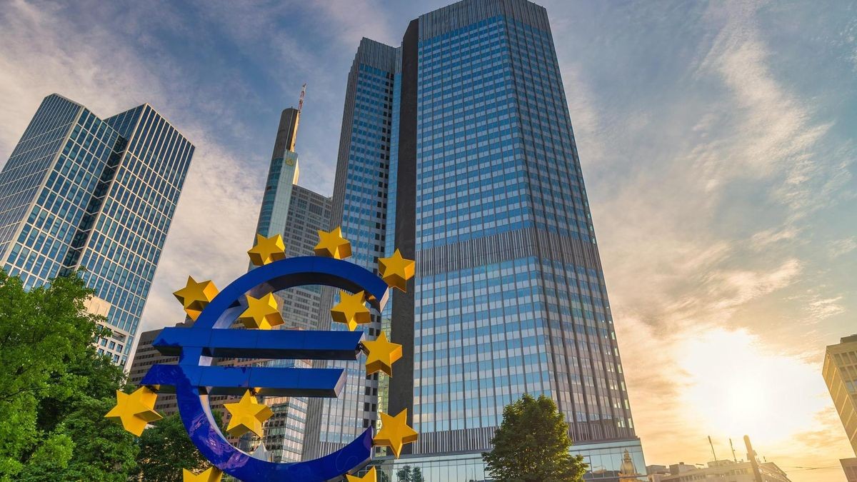 EZB senkt Leitzins: Gewagte Prognose für 2025 - Folgen für Bauzinsen?